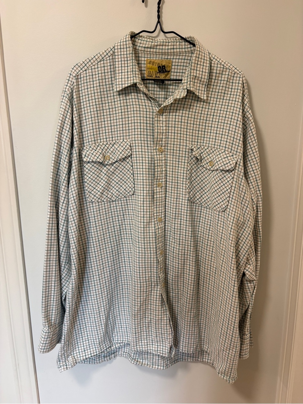 Men’s flannel Outback Rider size XL plaid white green